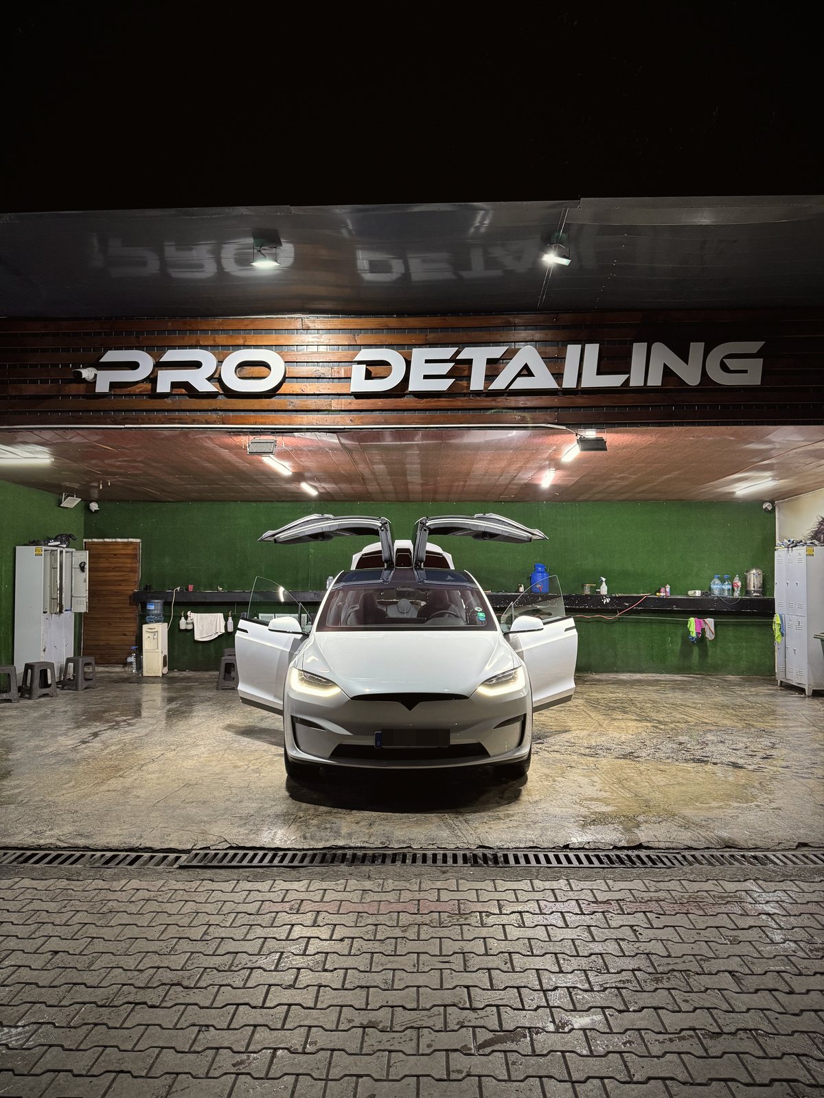 Alanyum Car Wash · Tesla, PRO DETAILING
